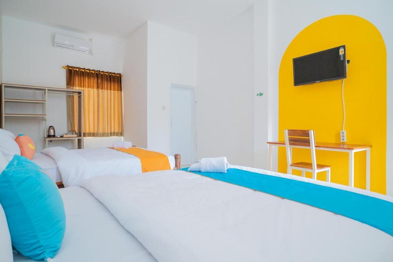 Sans Hotel Queen Batu Sumber Brantas エクステリア 写真