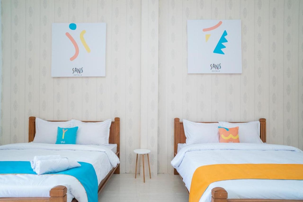 Sans Hotel Queen Batu Sumber Brantas エクステリア 写真