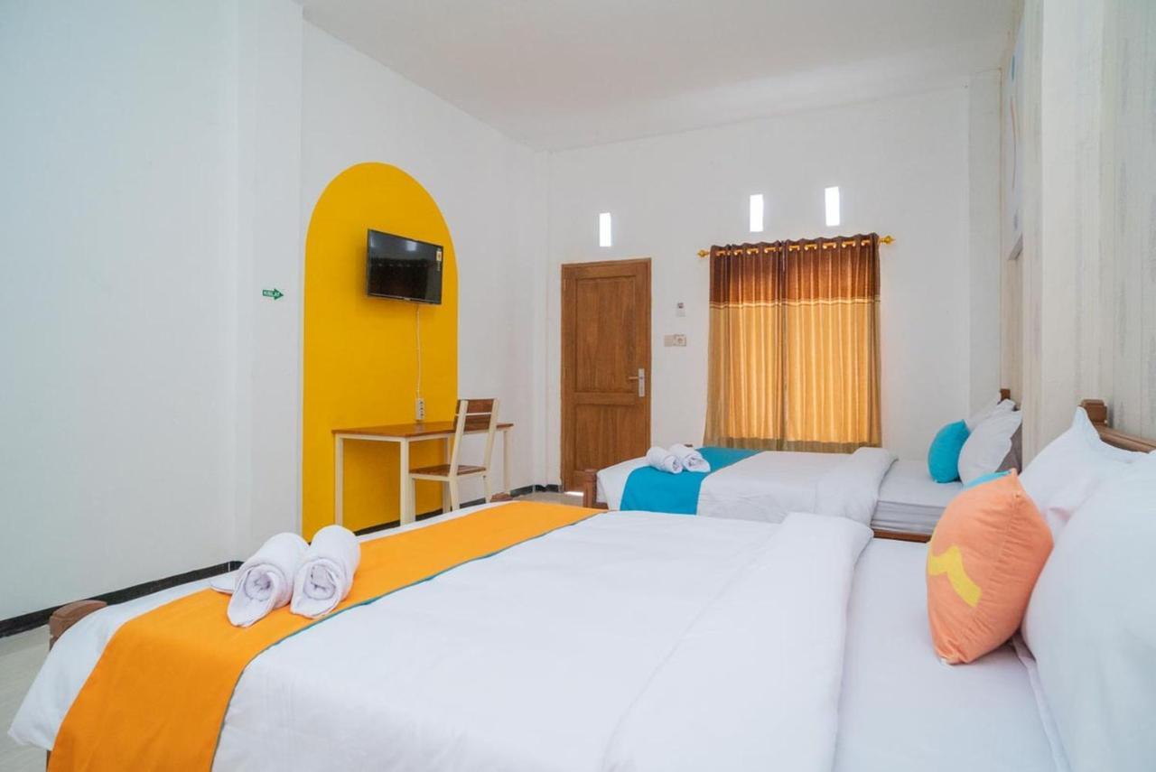 Sans Hotel Queen Batu Sumber Brantas エクステリア 写真