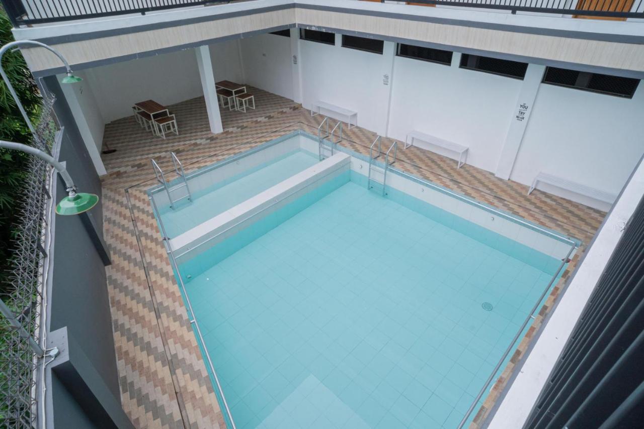 Sans Hotel Queen Batu Sumber Brantas エクステリア 写真