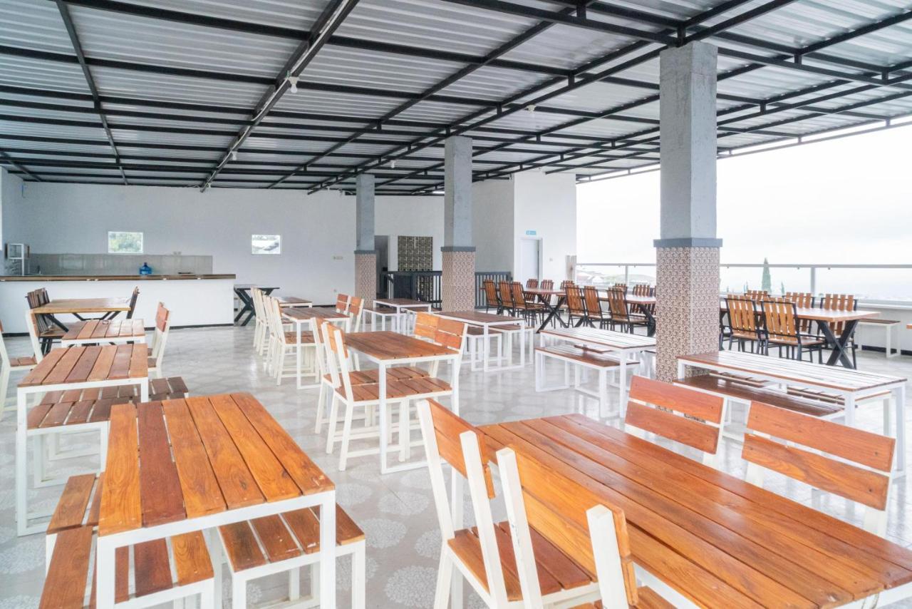 Sans Hotel Queen Batu Sumber Brantas エクステリア 写真